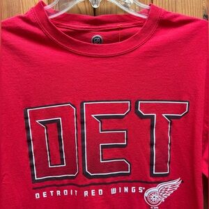 Detriot Red Wings NHL hockey Long Sleeve Tee Nice chest and sleeve Graphics Med.